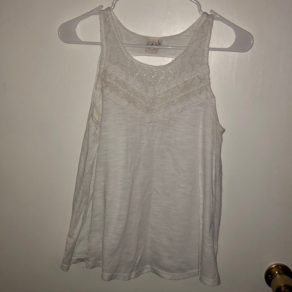 Cute white tank top!